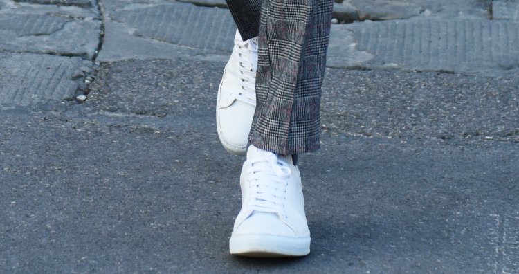 Light-colored sports sneakers + gray or black slash pants