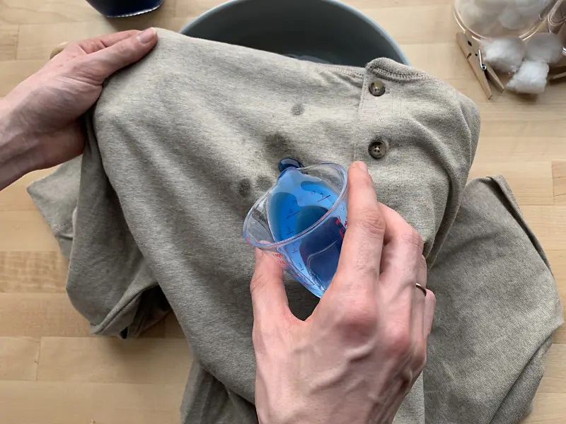 لکه گیری پیراهن مردانه